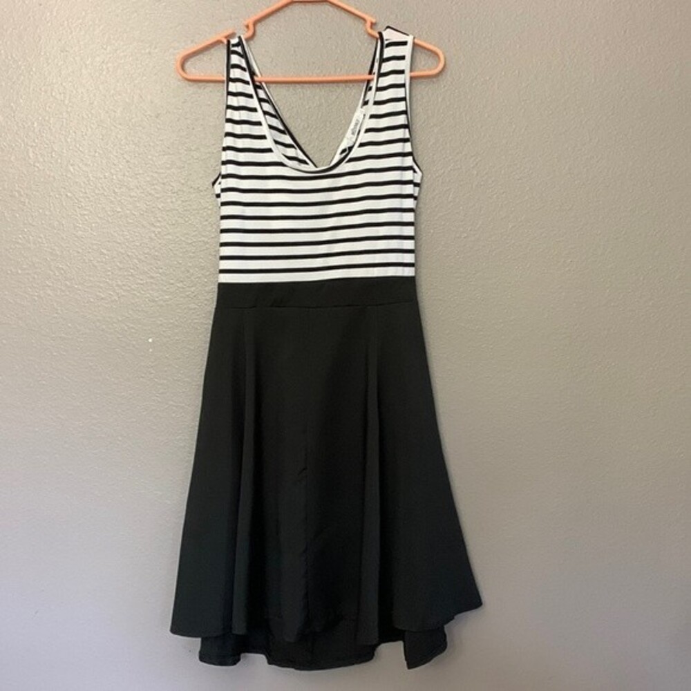 Missky black and white cut out skater dress. Size XL ** read descript